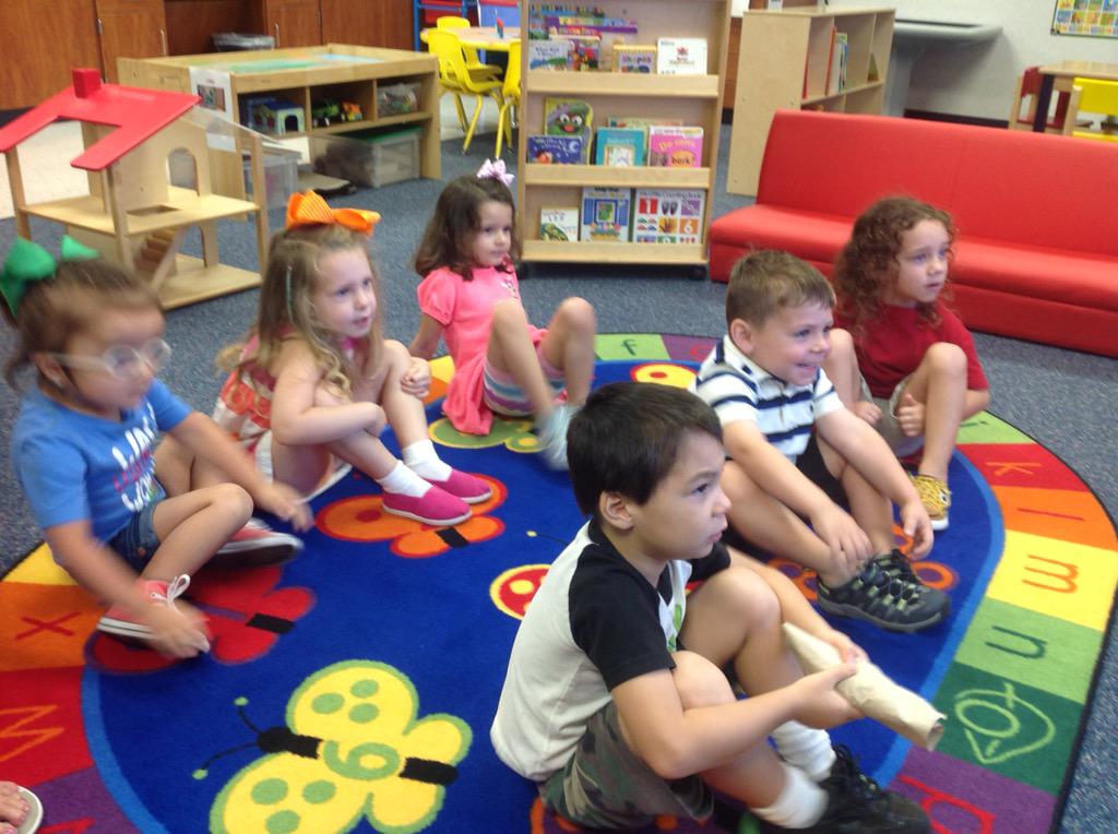 CeliOliva's tweet photo. DOC (Developing Oral Communications) students enjoying Circle Time activities! @rountreerr http://t.co/zchmMvLy2g