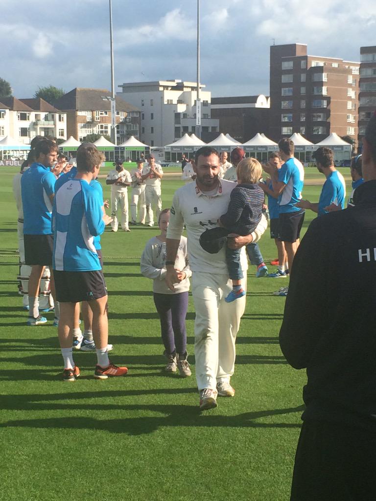 TomSeabrook93's tweet photo. Honour to chat to Yards on his final appearance at Hove, congratulations on a great career! #ThanksYards @SussexCCC http://t.co/nx25bJlMPr