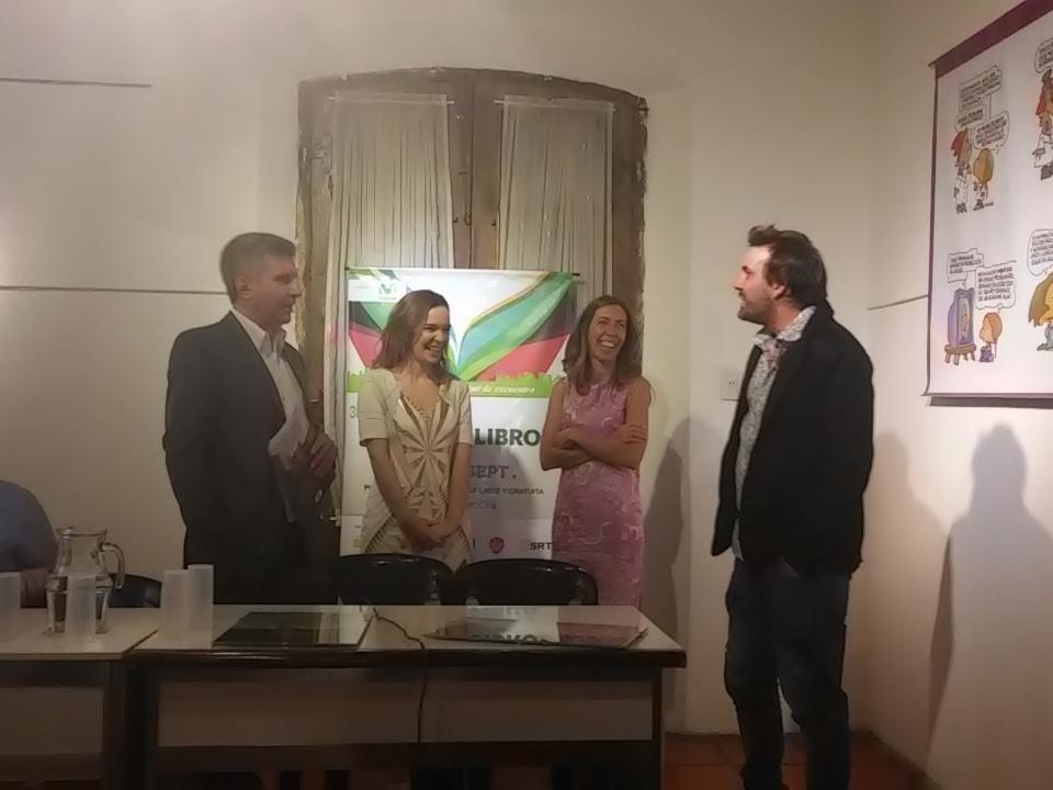 chinososa's tweet photo. Presentación de "Rincones de Córdoba" de mi amigo @kekoenrique y Marce Pistarini. Con @NestorGhino y @Agustinavivanco http://t.co/y3zkQRd7vO