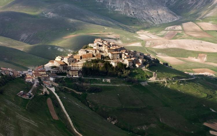 nodestinations's tweet photo. 25 Secret European Villages - Norcia is high on my list!  http://t.co/pkCqDi7J2y http://t.co/JgfbOcYxEf