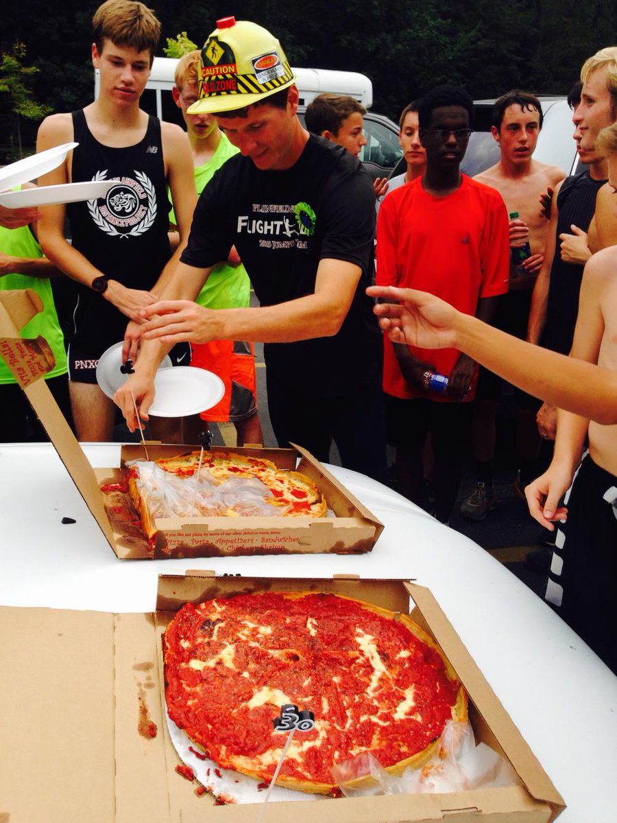 PNDistanceCrew's tweet photo. Deep dish pizza...
@DrBrianDamhoff 
#30th #nocake #approvedlist http://t.co/vDAOK4E9dJ
