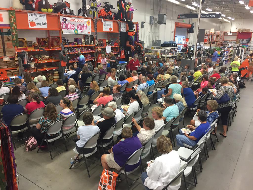 RonParvisHD's tweet photo. 3⃣6⃣5⃣0⃣ Ladies Night kicking off with over 160 ladies! Another phenomenal turnout from our loyal ladies! http://t.co/NtPqRFyTvL