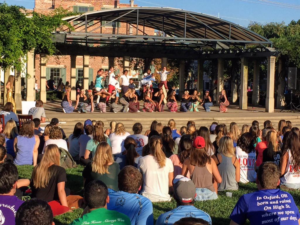 miamiuniversity's tweet photo. Greek Week Bandstand is off to a great start! #groovygreekweek #MiamiOH #MiamiOHhc #MiamiOHLife http://t.co/KVXoEKejhK