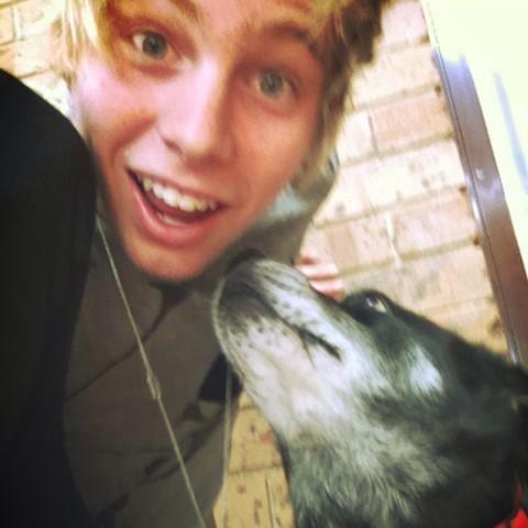 ffsaxel's tweet photo. throwback 🐶 http://t.co/UO1pmx3c02