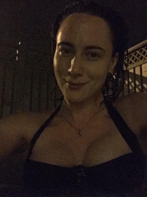 Hello from a hot tub in Iceland! http://t.co/PES4KpZKlB<a href="/tag/roleplay"class="tags"><span>#roleplay</span></a><a href="/tag/bitchboss"class="tags"><span>#bitchboss</span></a>