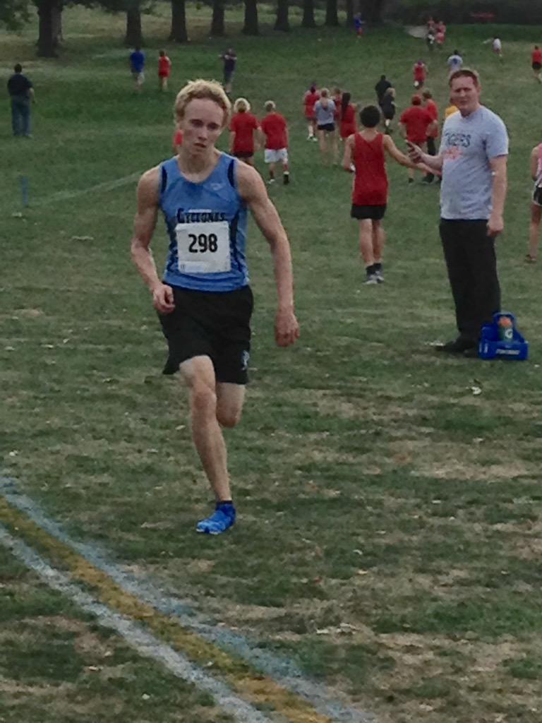jayhawkmike's tweet photo. Cole Hinton of Riverside takes 1st at Hiawatha XC Invite @USD114 http://t.co/KzPfHCzzf3