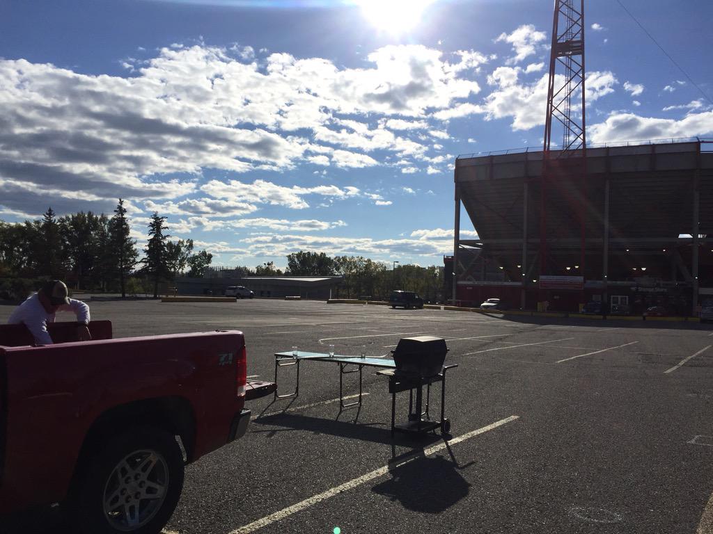 BEAUTY DAY FOR SOME FOOTBALL #DinosWhiteOut