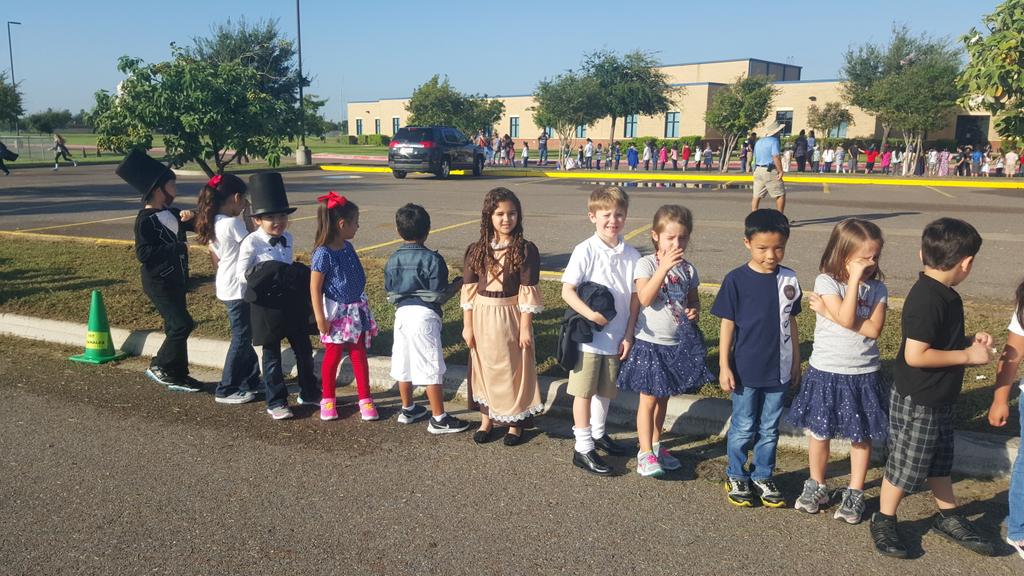 ericajean52's tweet photo. Constitution day!!! @PerezStrong 
#somuchfun! http://t.co/Hz8z2YTGOm
