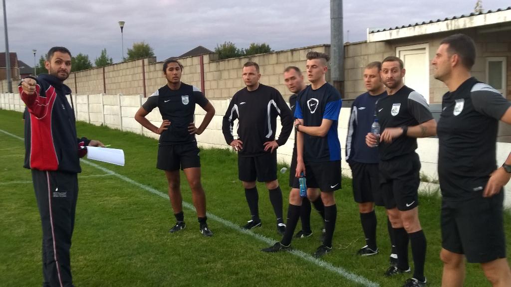 daveplowright1's tweet photo. @NTUSport putting @NottsFA Referees development Group through their paces #fittoreferee http://t.co/VnDpV0IHbz