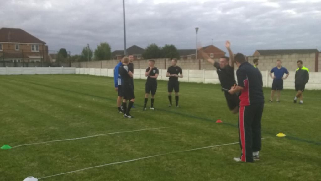 daveplowright1's tweet photo. @NTUSport putting @NottsFA Referees development Group through their paces #fittoreferee http://t.co/VnDpV0IHbz
