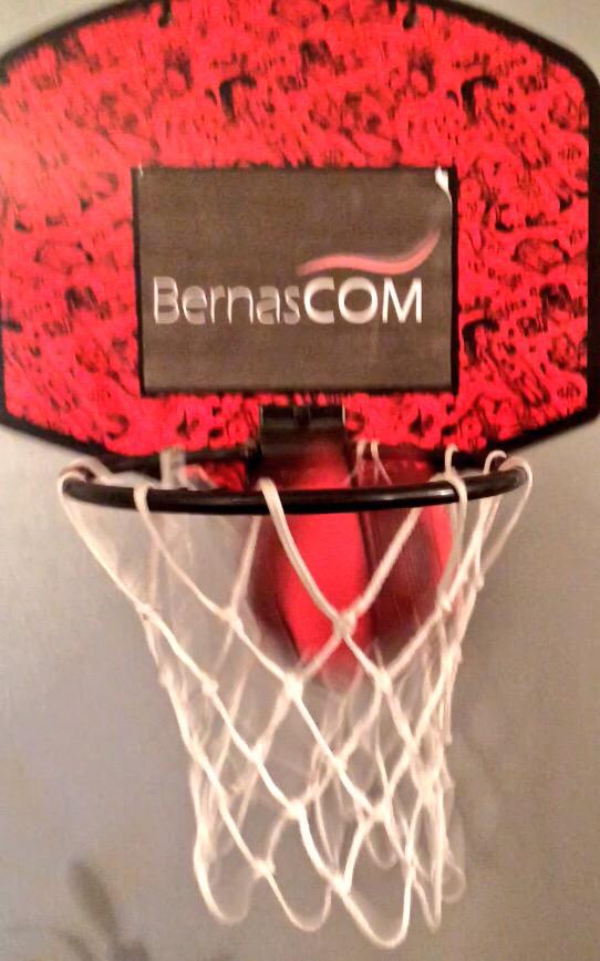 BernasCOM's tweet photo. 🏀Tous derrière les bleus ce soir 🏀 @FRABasketball #EuroBasket2015 #TousBleus 🇫🇷 #teambernascom http://t.co/JbyY1EcpSq