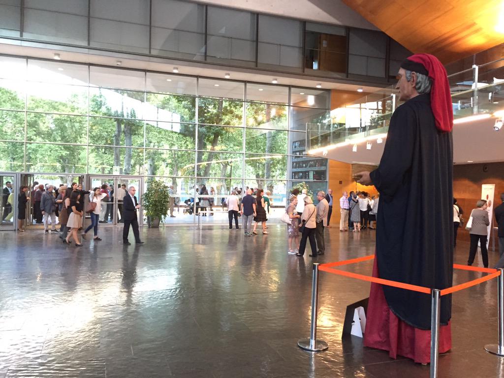 ajperalada's tweet photo. El Gegant Ramon Muntaner als Premis P. Bertrana @auditori_gi  @R_Muntaner #Peralada #RamonMuntaner #AnyMuntaner http://t.co/oYrHFIxm0c