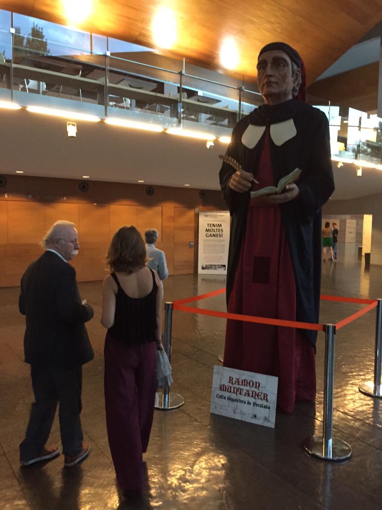 ajperalada's tweet photo. El Gegant Ramon Muntaner als Premis P. Bertrana @auditori_gi  @R_Muntaner #Peralada #RamonMuntaner #AnyMuntaner http://t.co/oYrHFIxm0c
