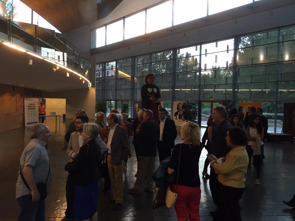ajperalada's tweet photo. El Gegant Ramon Muntaner als Premis P. Bertrana @auditori_gi  @R_Muntaner #Peralada #RamonMuntaner #AnyMuntaner http://t.co/oYrHFIxm0c