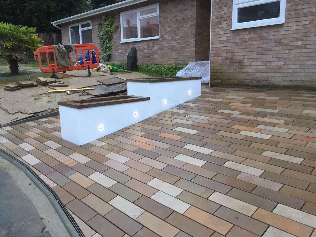ConquestSpaces's tweet photo. Nearly there......#stone #stonedriveways #lighting @StonemarketUK http://t.co/wPzoUSkxU1