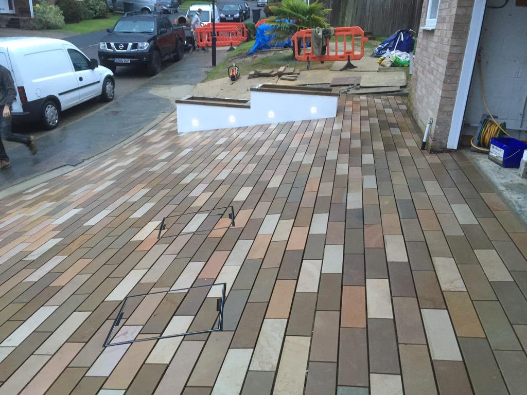 ConquestSpaces's tweet photo. Nearly there......#stone #stonedriveways #lighting @StonemarketUK http://t.co/wPzoUSkxU1