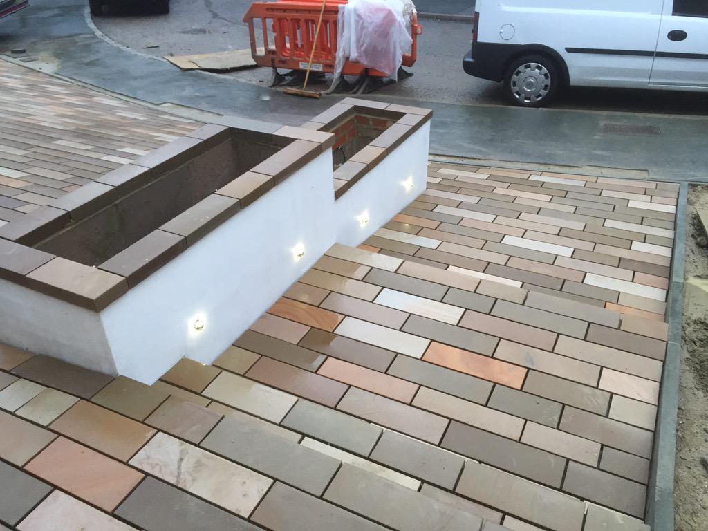 ConquestSpaces's tweet photo. Nearly there......#stone #stonedriveways #lighting @StonemarketUK http://t.co/wPzoUSkxU1