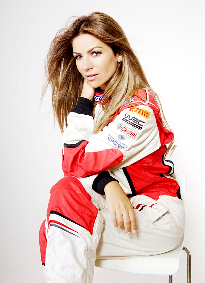 AVenturait's tweet photo. @ventura_alessia è la madrina del 3° Rally di Roma Capitale. Le foto ufficiali: http://t.co/ICEKVy4aoG http://t.co/cBUOY1SNYE