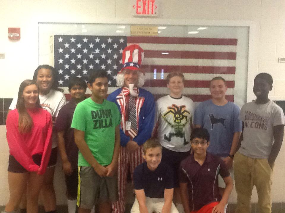 ryan_hitchman's tweet photo. Celebrating Constitution Day at Belmont Ridge Middle School with future voters!  #ConstitutionDay #lcps16 http://t.co/Fa4XJfVOKQ