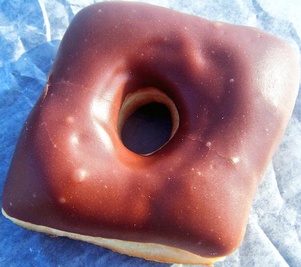 WrightQuad1516's tweet photo. Tonight's the night!! Open mic night at 8:30 in the formal lounge. Square donuts are free so be there or be ◼️! #WOMN http://t.co/kpMnQUJhRA