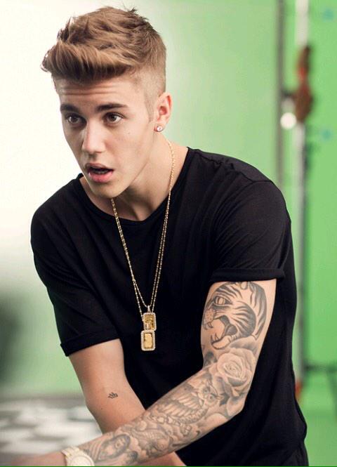 Beausloyal's tweet photo. Retweet to vote #EMABiggestFansJustinBieber http://t.co/Yf6lbLuXzo