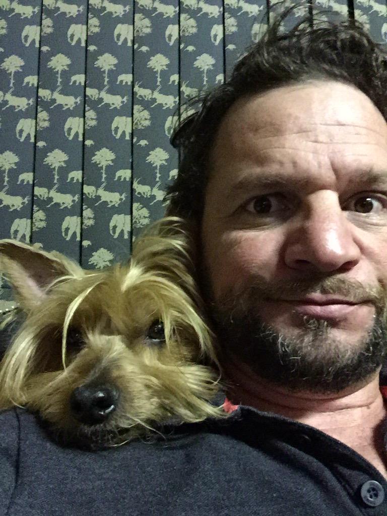 Sommige mense se honde...
<a href="/SmithPieter/">Pieter Smith</a> <a href="/YollasSt/">Yollas</a>