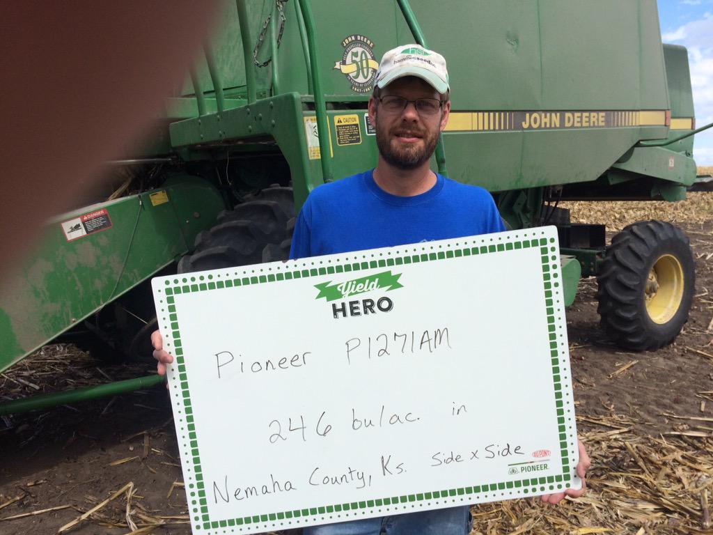 thilt88's tweet photo. Pioneer goes BIG! #YieldHero #dupontpioneer #Pioneer @mattfawl34 @Mike_Eiberger http://t.co/kteymYITu3