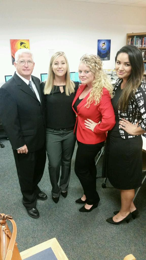 jennapeoples5's tweet photo. Big things poppin #peerinterviews #lastdayofschool http://t.co/vSEKLwra0P