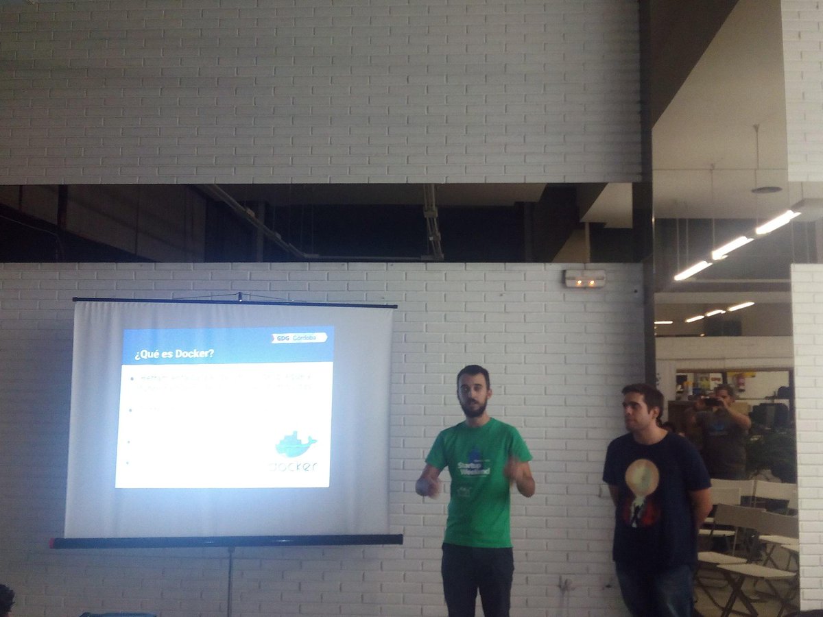 fjcarazo's tweet image. Hablando de #docker en #bbodb aprendiendo otra forma de administrar sistemas