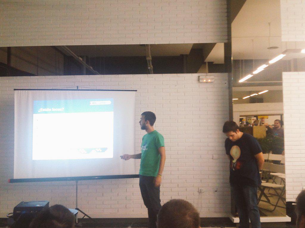 codection's tweet image. En #bbodb ahora hablan de @docker y @coreoslinux un par de tecnologías geniales para montar infraestructuras cloud