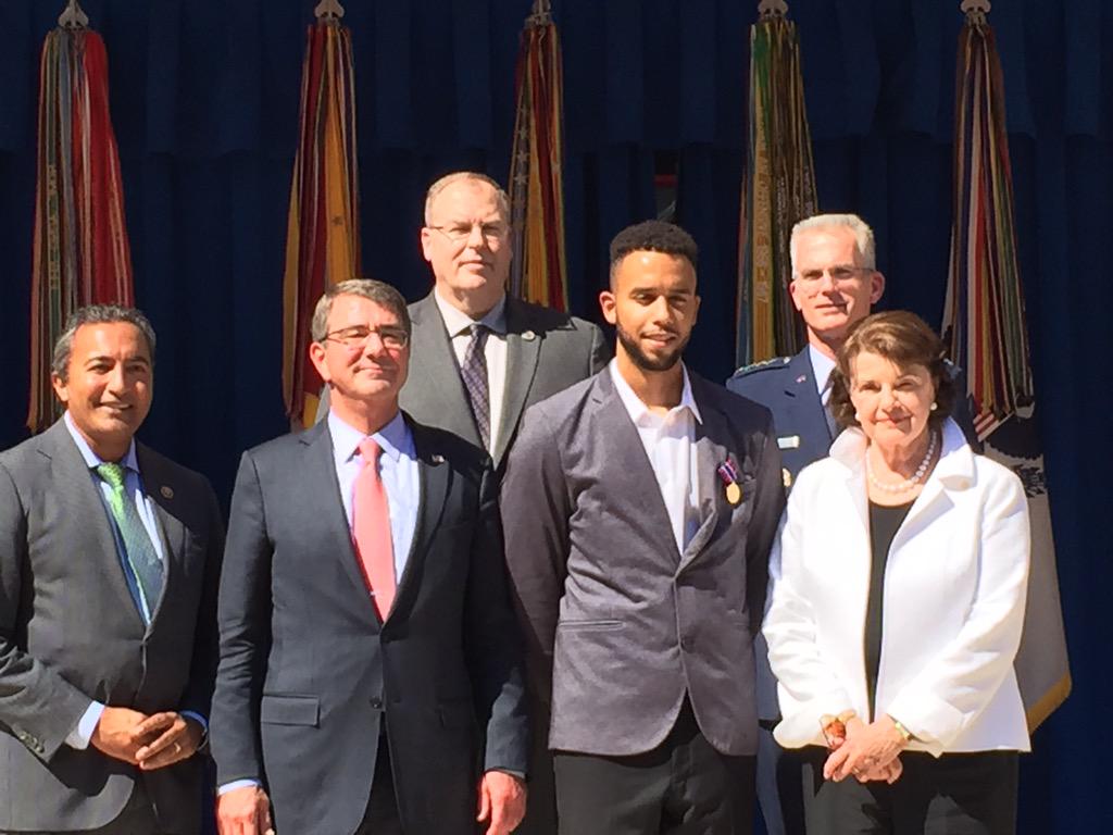 DeptofWar's tweet photo. #SecDef Carter holds an award ceremony honoring Skarlatos, Stone &amp; Sadler for their heroism &amp; valor.  #TrainHeroes http://t.co/psxfBoWpaW
