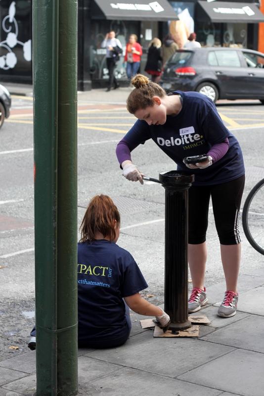 greenranelagh's tweet photo. Volunteers from @DeloitteIreland taking a well-earned. #impactthatmatters @ranelagharts #RAF15 http://t.co/Jc33p3ZebP
