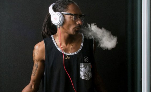 HipHopWired's tweet photo. .@SnoopDogg’s Engineer Frank Vasquez Talks Benefits Of Using LANDR [VIDEO] https://t.co/RmVWZ05VjT http://t.co/q2ONyVKhtA