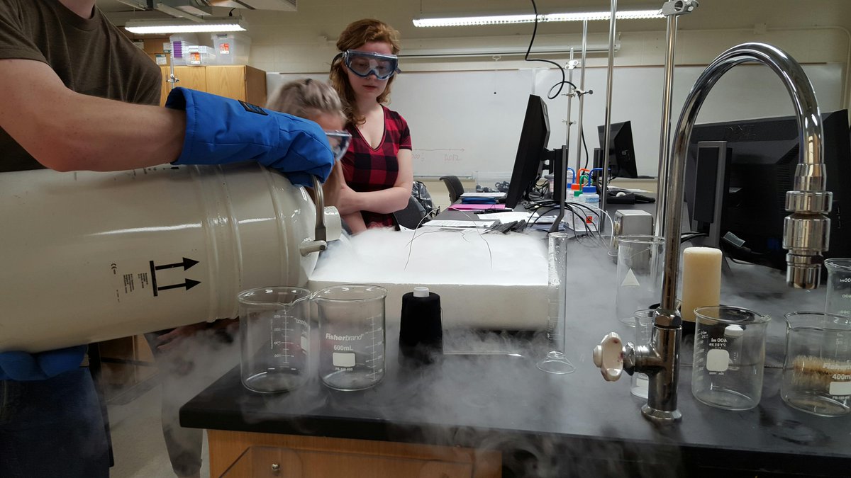 uweccas's tweet photo. Experiments with liquid nitrogen  -- always cool! http://t.co/uK915I8rpW