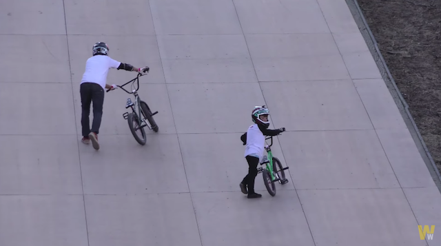 TrickonSports's tweet photo. Con 7 años y saltando gaps de 15 metros - http://t.co/d4jlNiVh6C #bmx #TrickOnTV #MiniPros http://t.co/Pr8nIrzFI0