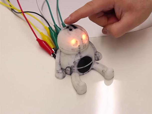 MicrochipMakes's tweet photo. Now you can 3D print objects with touch sensors already in them: http://t.co/FkY6XwJiRB http://t.co/vpDr6W5Saf
