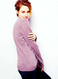 ShaiAsBooks's tweet photo. Shailene Woodley and Where rainbows end by @Cecelia_Ahern http://t.co/boXk4qbm6b