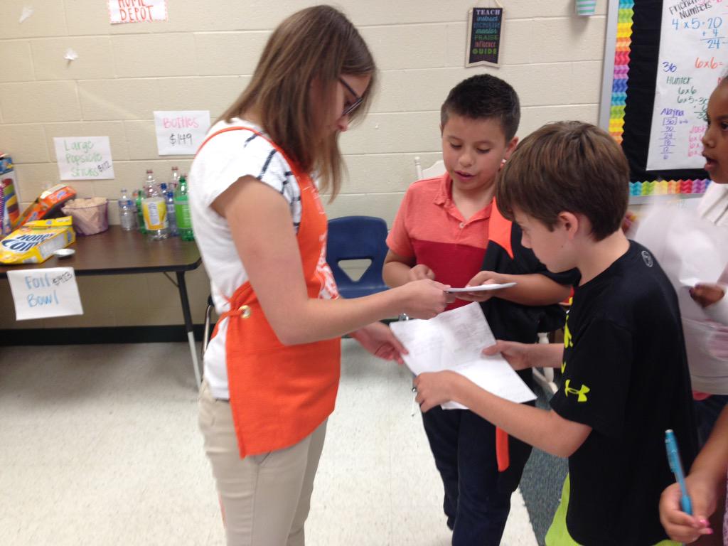 ThompsonTechies's tweet image. Working with the &quot;cashier&quot; to confirm shopping list &amp;amp; budget. They&apos;re SO ready to shop &amp;amp; create!! #focusproblem #stem