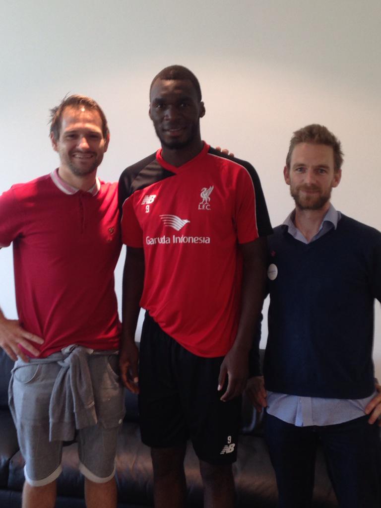 adskimillar's tweet photo. @chrisbenteke thanks for the memories pal.. A real buzz for our family All the best for the future at LFC .. YNWA http://t.co/8kC1yI6Yz4