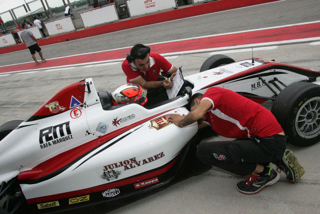 Guzman11Raul's tweet photo. Raul Guzman de Malta Formula Racing listo para disputar la Ronda 6 de la F4 Italiana en Imola @CIFormula4 http://t.co/EPvXvJpW84