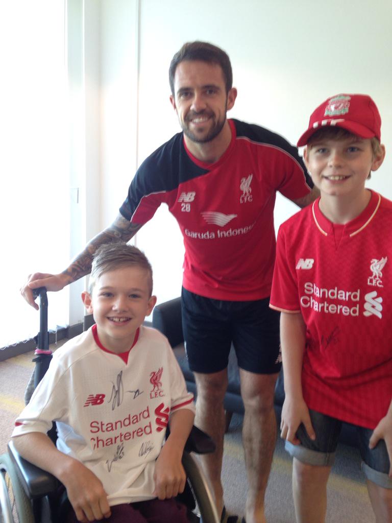 adskimillar's tweet photo. @IngsDanny cheers for your time pal..and for your efforts with mine and my cousins boy..top day. All the best YNWA http://t.co/YqVPHikFb4