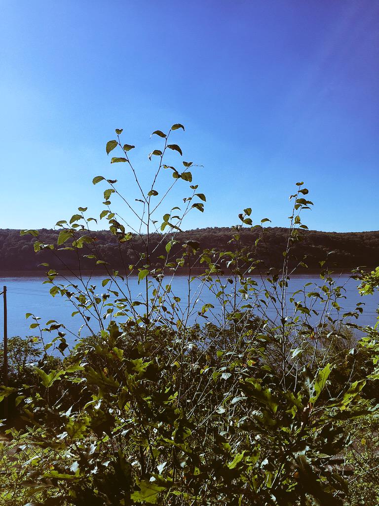 jmadonna_'s tweet photo. Hudson River #SchoolView http://t.co/KhTSGNrgar