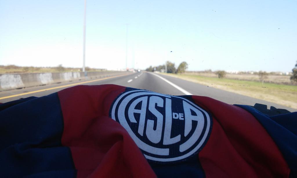 sanlorenzotvnet's tweet photo. "..Vayas a donde vayas tu fiel hinchada te va a seguir.."

A copar La Plata #JuegaSL
#VamosCiclon http://t.co/PYdPipbCyD
