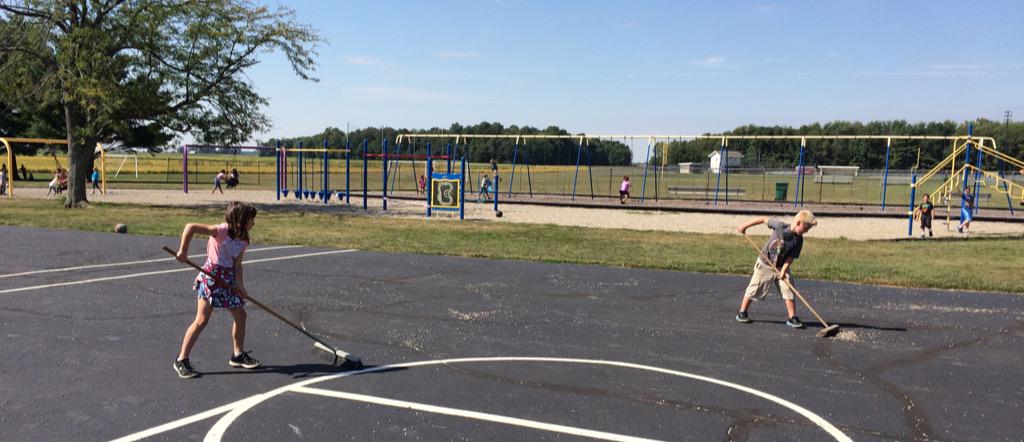 MrsAdamsTCETech's tweet photo. Community helpers at recess #MakingItSafe. @MatthewMillerpe http://t.co/Z5sGkQhAvt