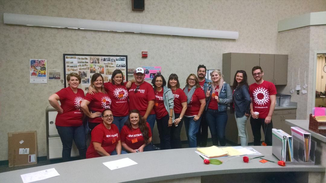 shearerElemen's tweet photo. Levi employees volunteer at Shearer! Thank you! #transformingnvusd #levistrauss #volunteers http://t.co/88k5b1Ap53