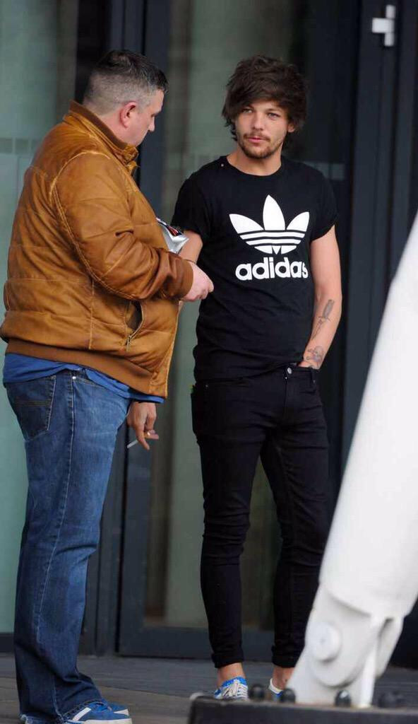 1DUpdatesFacts_'s tweet image. Let's start off with this beauty of a man. #EMABiggestFans1D