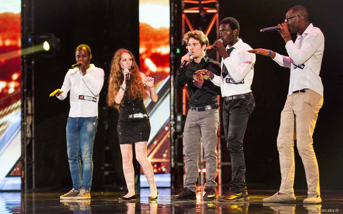 XFactor_Italia's tweet photo. Gli Street Chords non hanno bisogno di strumenti per far ballare tutto #XF9 con @Avicii! http://t.co/Fe2LC6edTW