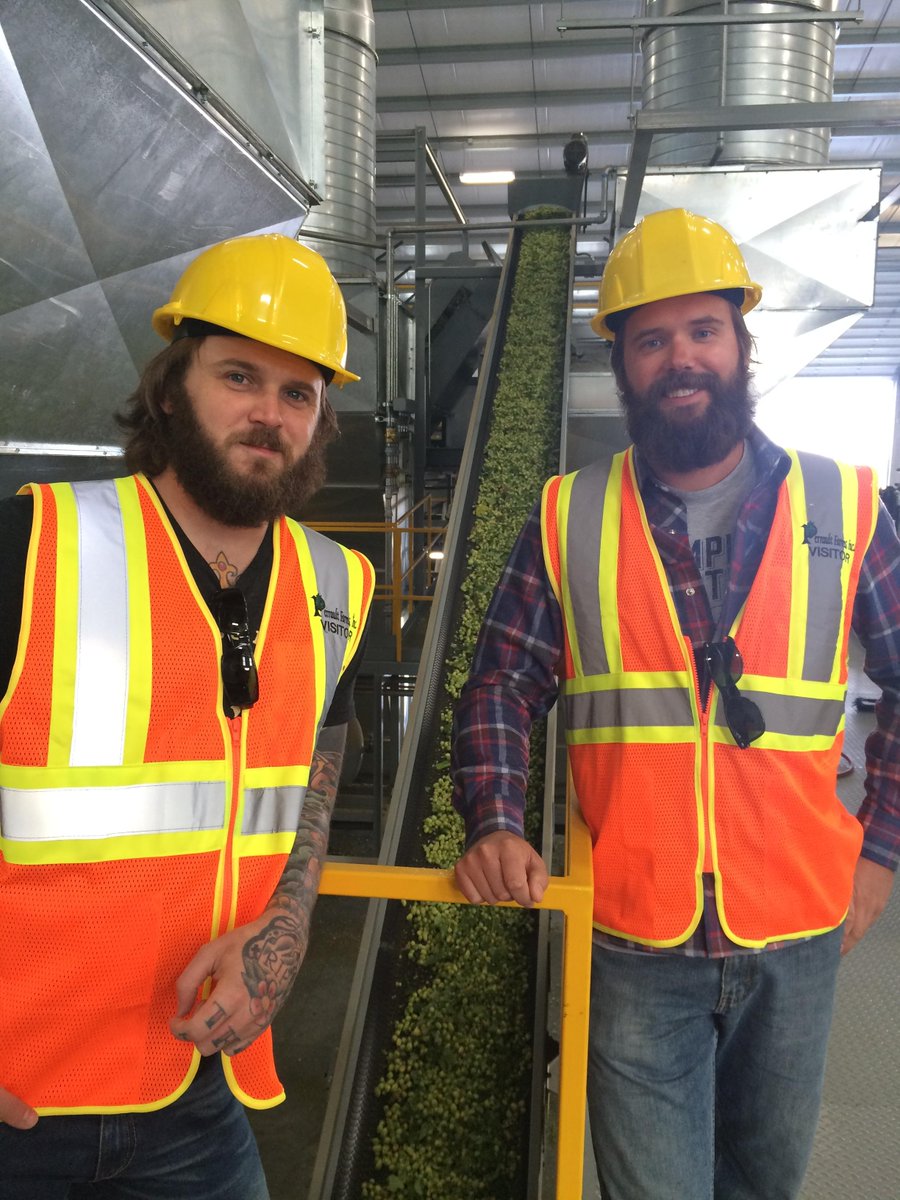 PinthousePizza's tweet photo. More pics from @PinthouseJoe & @tastybeerkiller's trip to #HopFarms in #Washington! #LaverneAndShirley #McKenzieBros http://t.co/MlyZQjpfOw