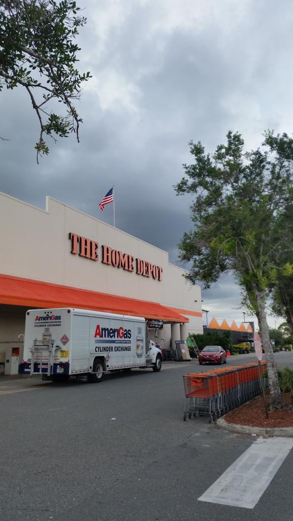 jimfhd's tweet photo. Needed a coffee table for pics of new grandson....off to HD Bradenton FL for galv pipe.
Miss u guys @RacewayHD8465 http://t.co/2A4RwARelP