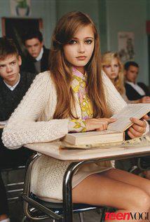 Happy Birthday to Ella Purnell (19) 